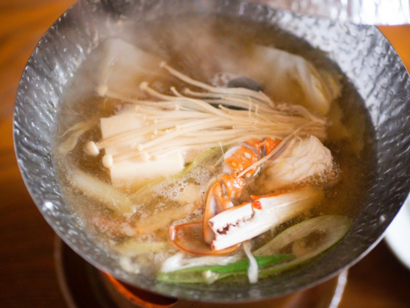 渡り蟹と深海魚のうまみ鍋